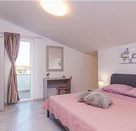 6 bedroom villa with pool near Pula, sleeps 12